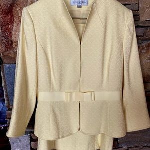 Tahari Yellow Peace 4P new suit.  Great items to ware together or mix and match.